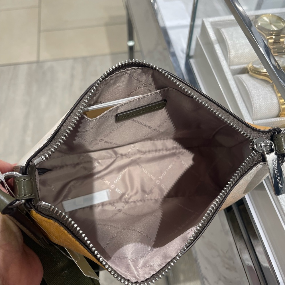 MICHAEL KORS Jet Set Sm Ombré Signature Logo Crossbody Case Apple Airpods Pro - Picture 12 of 16